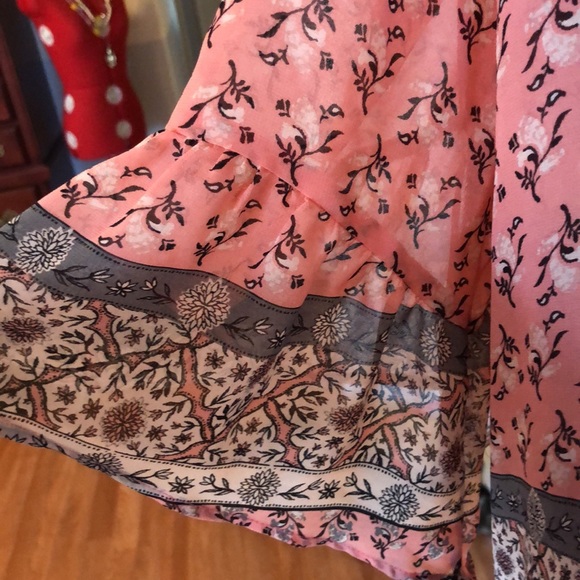 Beautiful Cold Shoulder Top Sz 1X - Picture 5 of 10